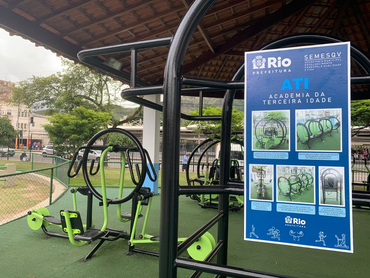 Academia na Praça Barão da Taquara teve cinco equipamentos reformados - Divulgação