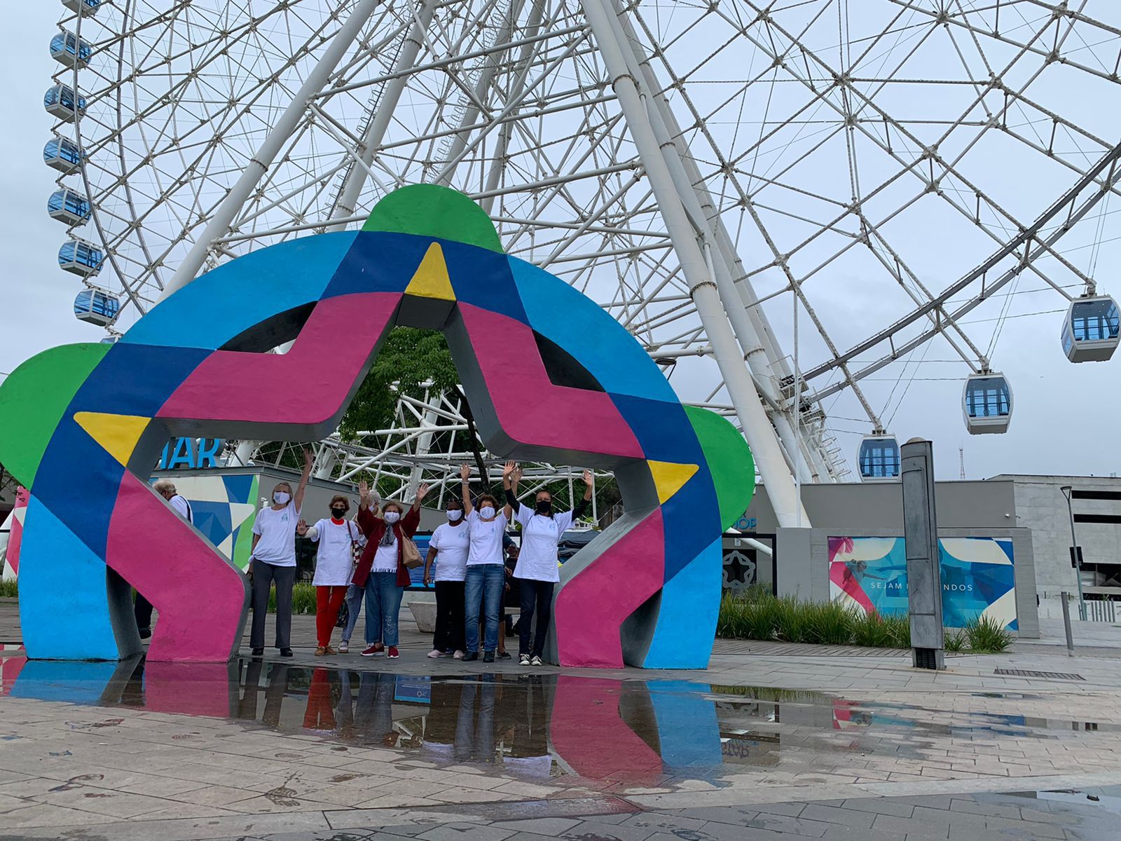 Frequentadores da Casa de Convivência Maria Haydee conheceram a Roda Gigante Rio Star - Divulgação